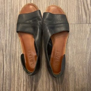 1 State black sandals